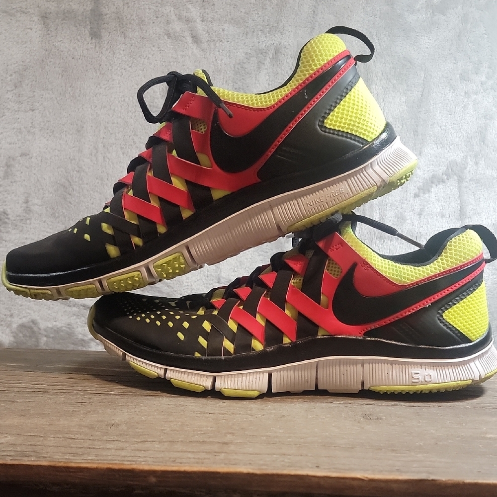 Nike Men's Free Trainer 5.0 Black and Neon Yellow Athletic Shoes